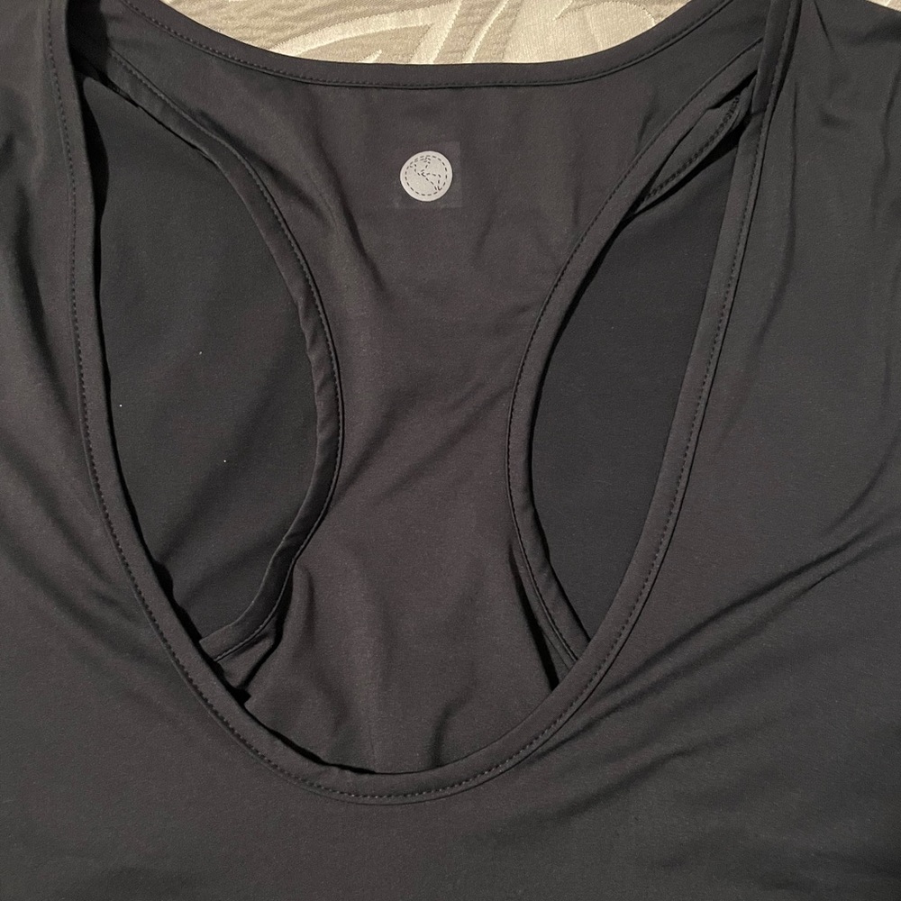 Thread for thought activewear top - Picture 4 of 5